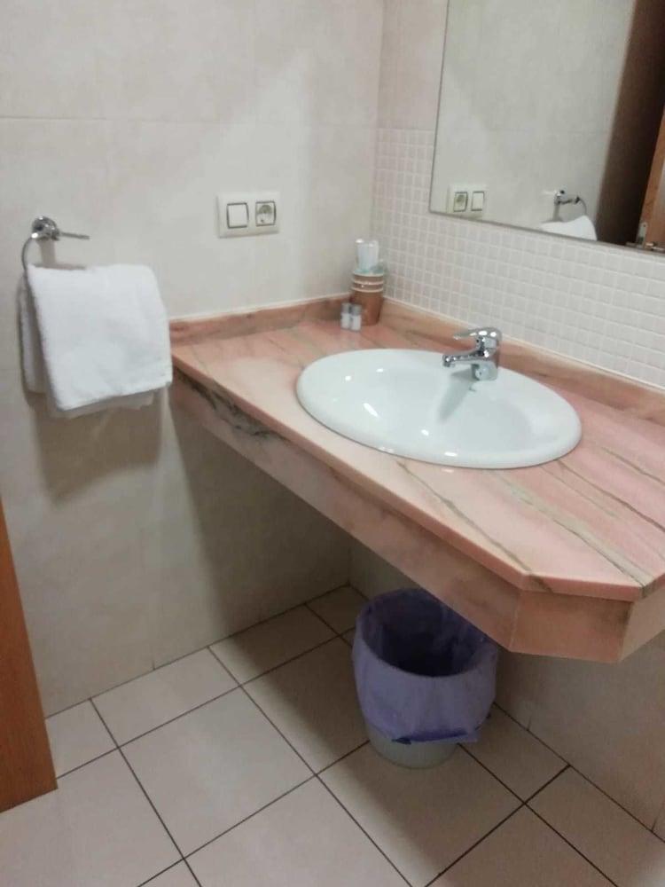 Pension Residencia Caola Arteixo Esterno foto